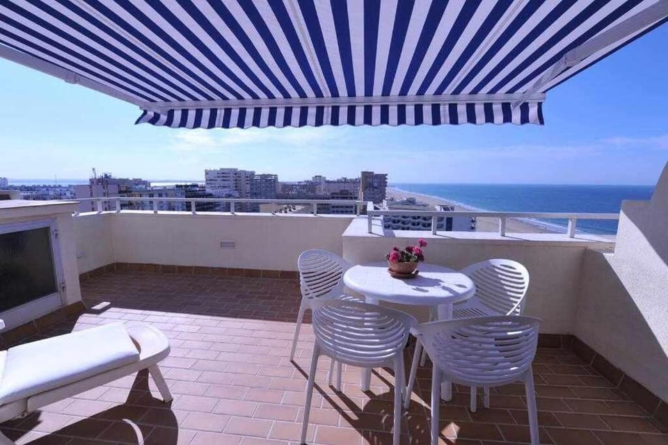 Atico Apartamento Loft Playa Victoria Cadiz Apartment in Cadiz