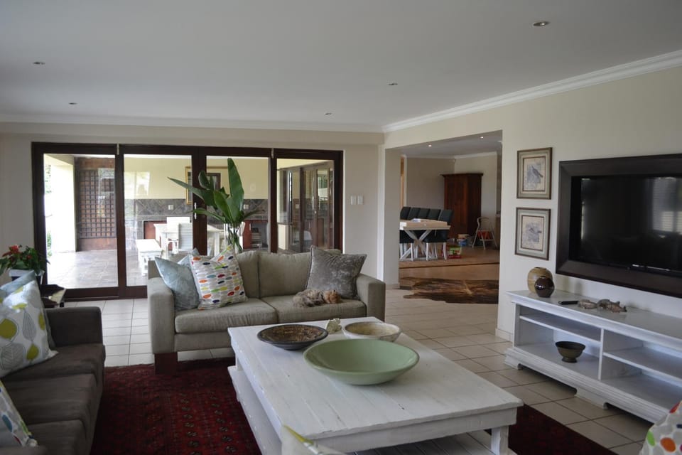 Mahogany House - SOLAR POWERED House in Dolphin Coast