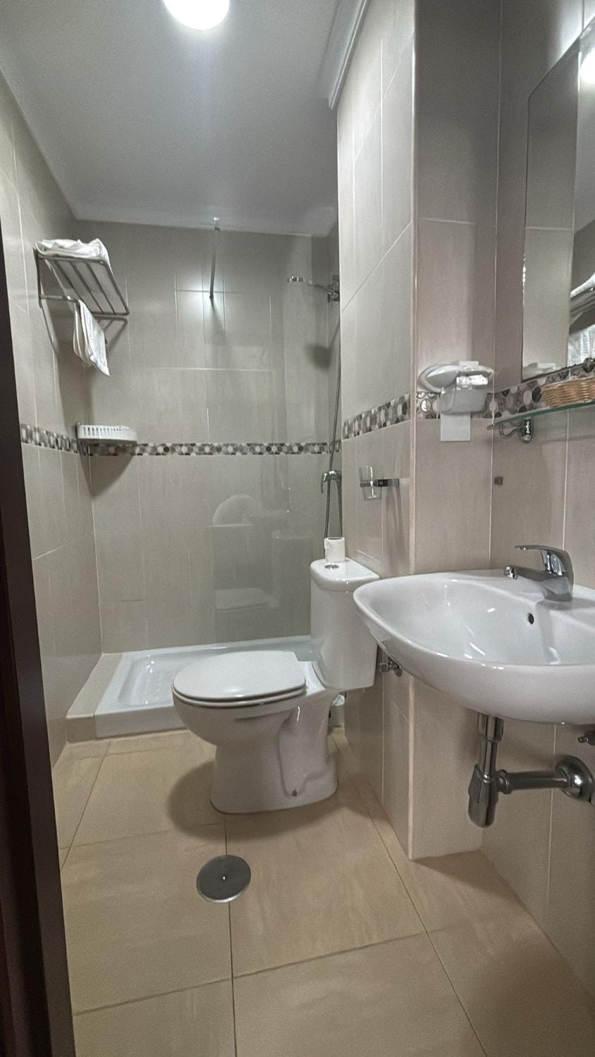 Shower, Bathroom, towels