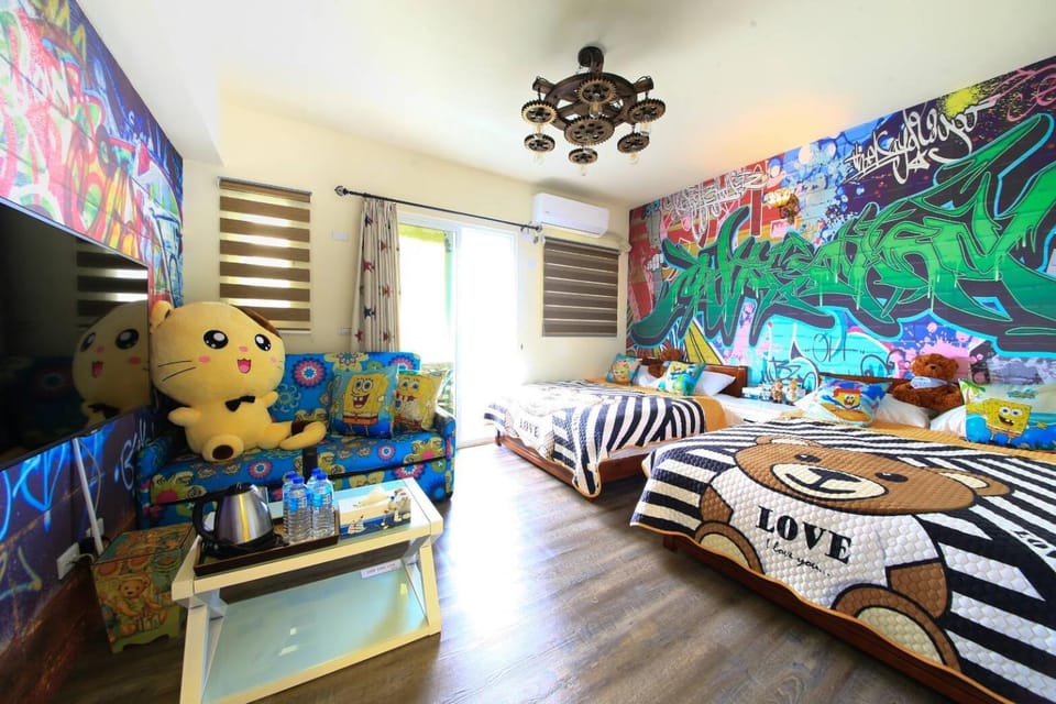 Photo of the whole room, Decorative detail, bunk bed