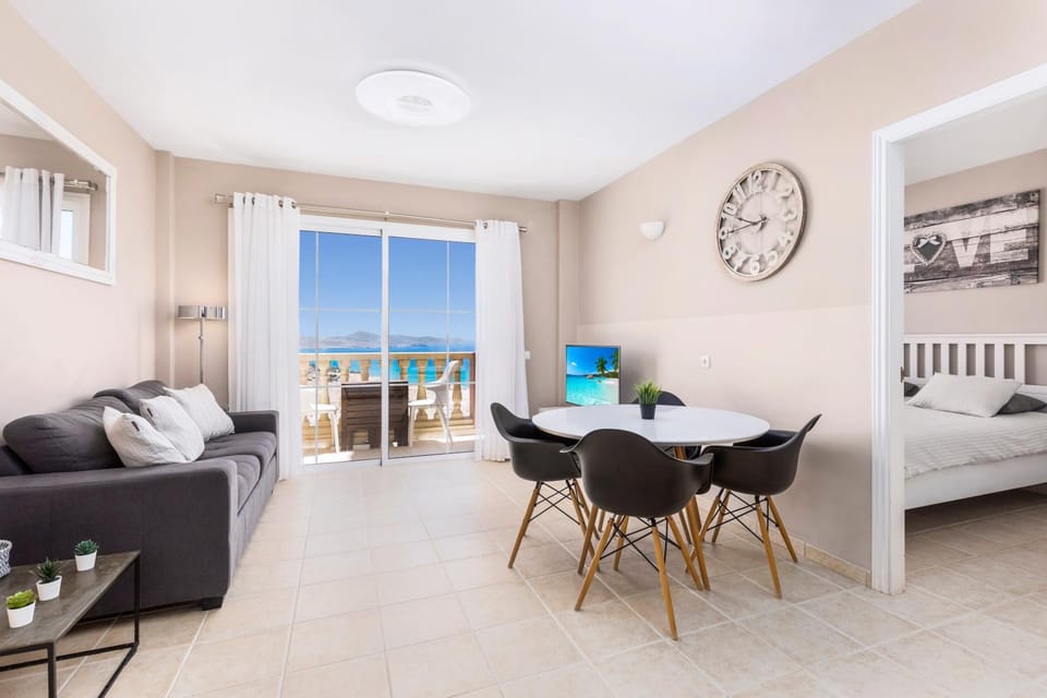 TV and multimedia, Living room, Food, Sea view, locker