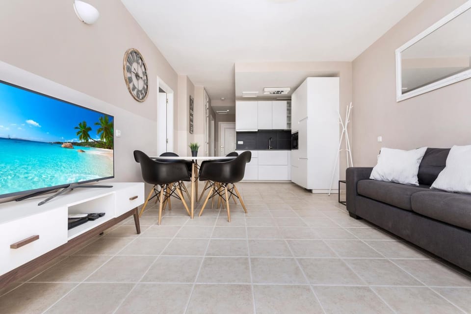 TV and multimedia, Living room, Food, locker, kitchen
