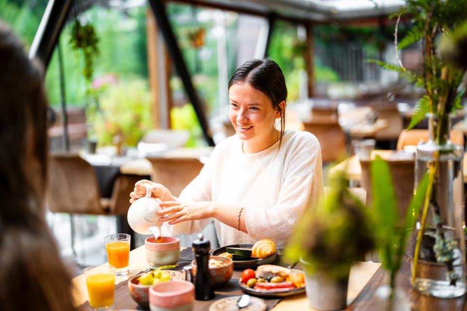 Restaurant/places to eat, People, Winter, Summer, Food and drinks, Banquet/Function facilities, Food, Breakfast, Continental breakfast, Buffet breakfast, Dinner, Drinks, group of guests