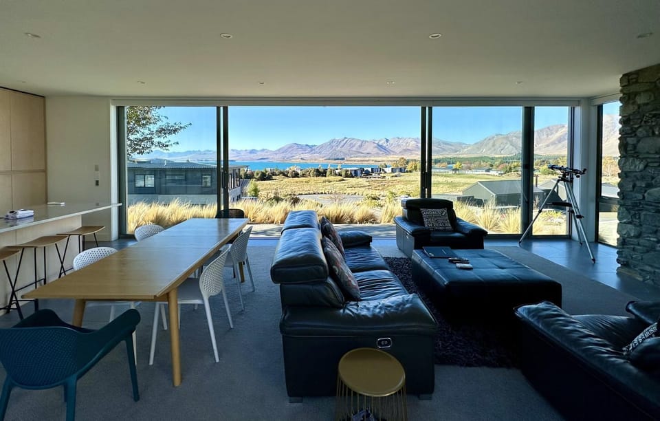 Living room, Lake view, Mountain view