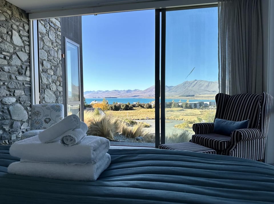 Bedroom, Lake view, Mountain view