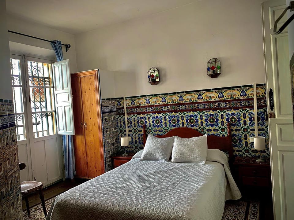 Hostal Lis Bed and Breakfast in Seville