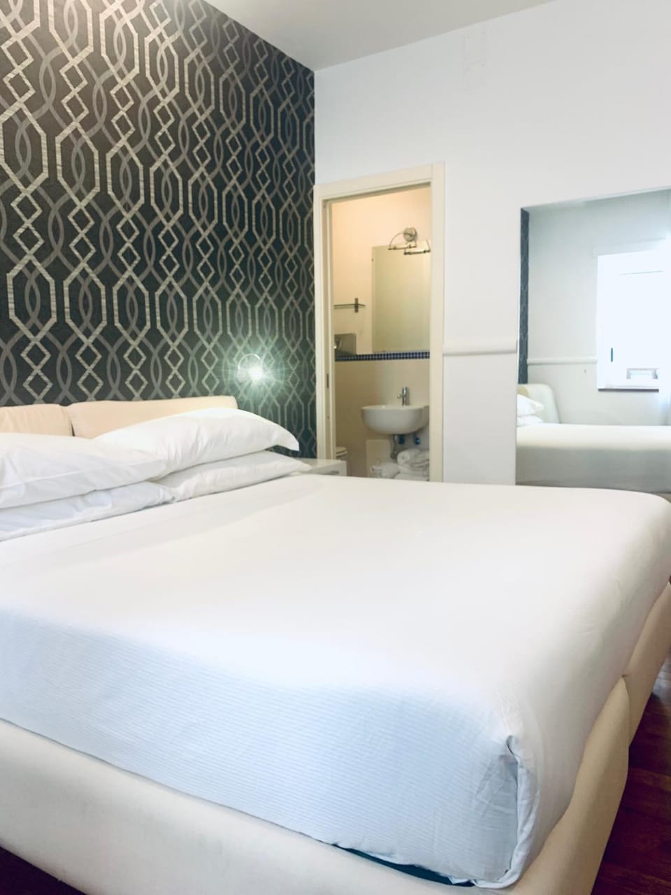 Bed, Photo of the whole room, Bedroom