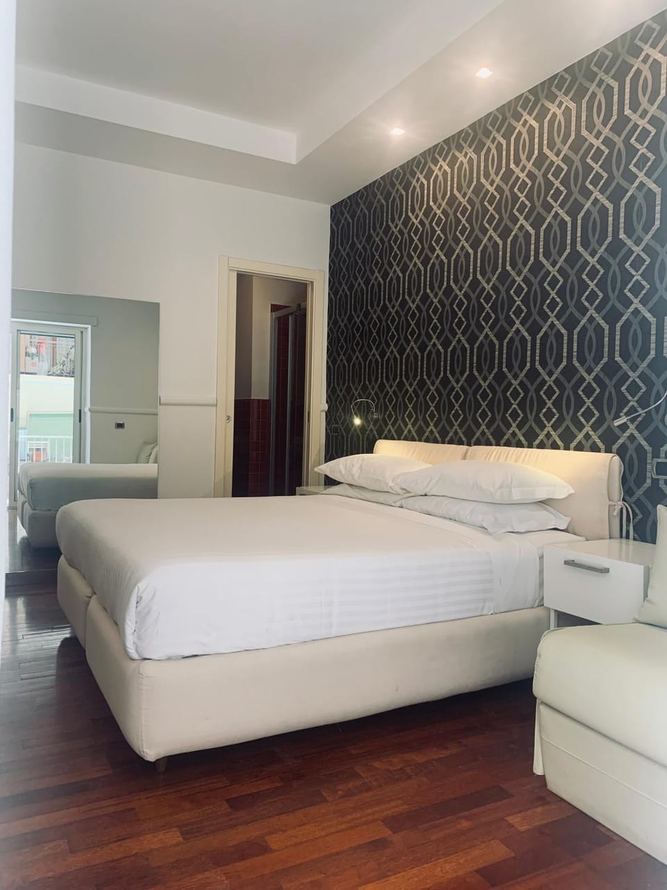 Bed, Photo of the whole room, Bedroom