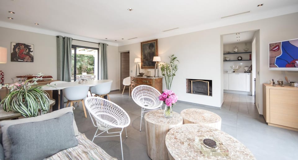 Living room, Dining area