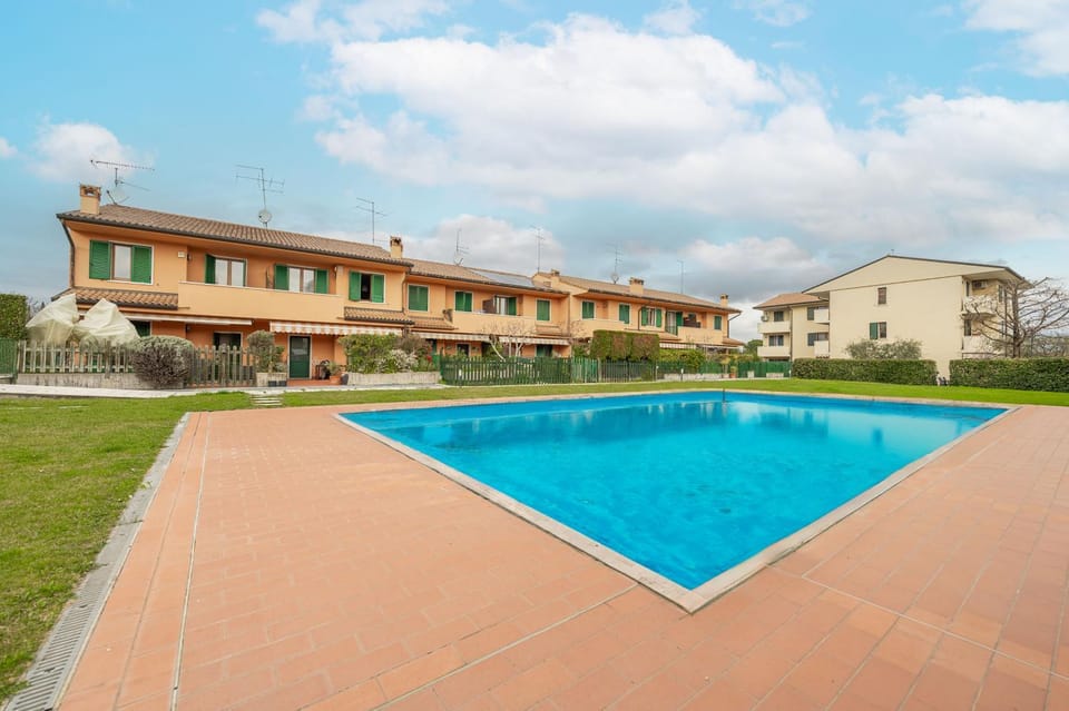 Property building, Day, Pool view, Swimming pool