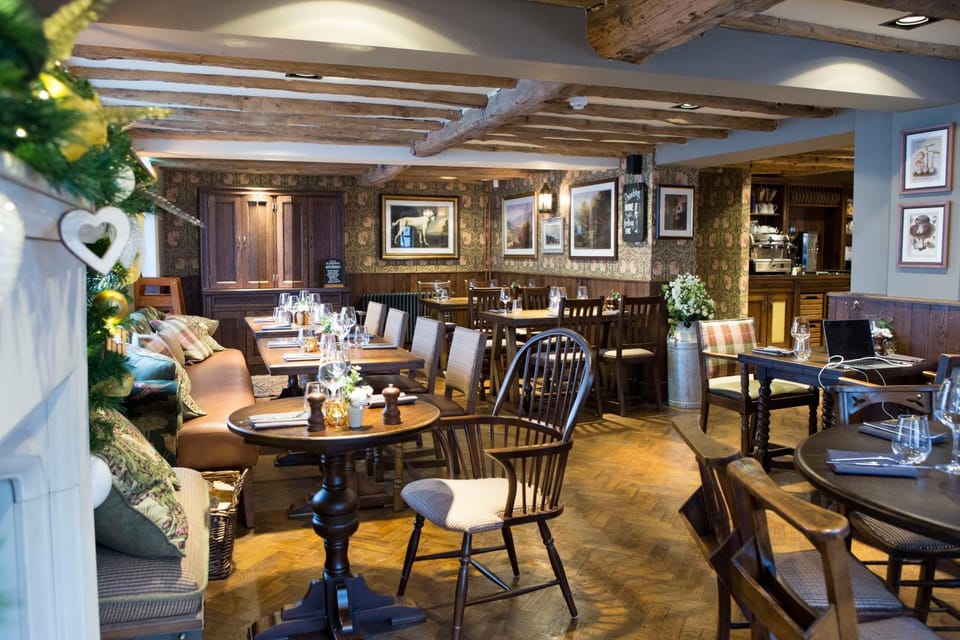 Restaurant/places to eat, Lounge or bar