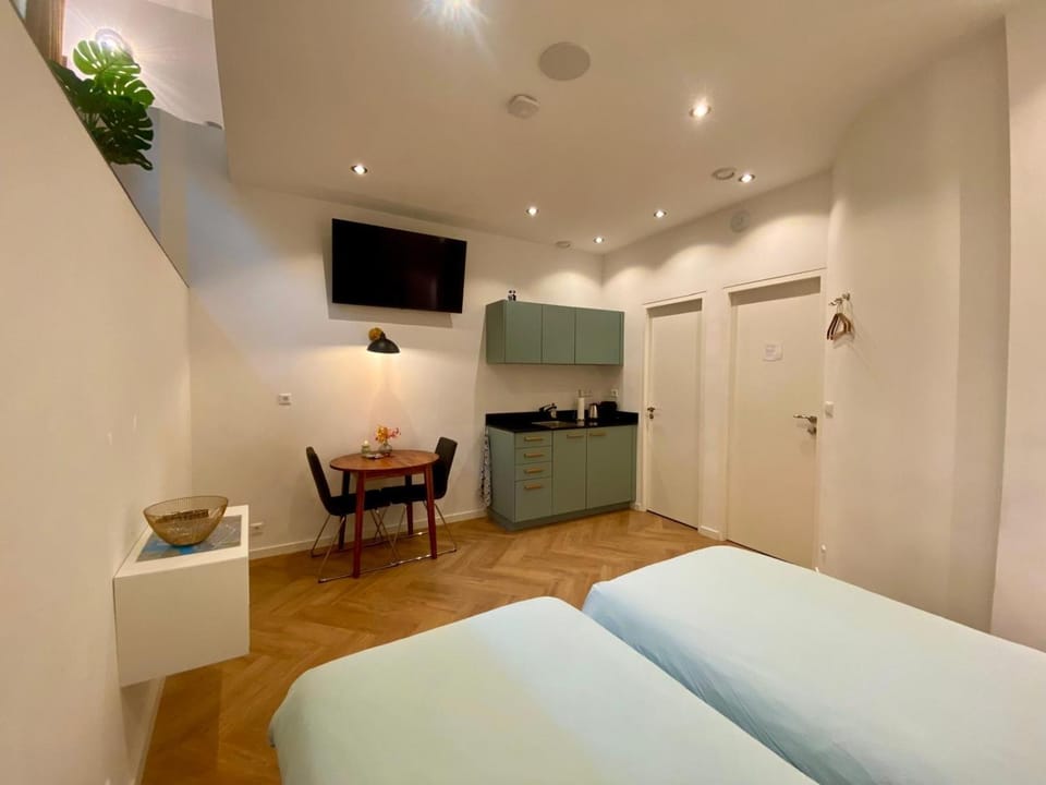 Kitchen or kitchenette, Photo of the whole room, Seating area