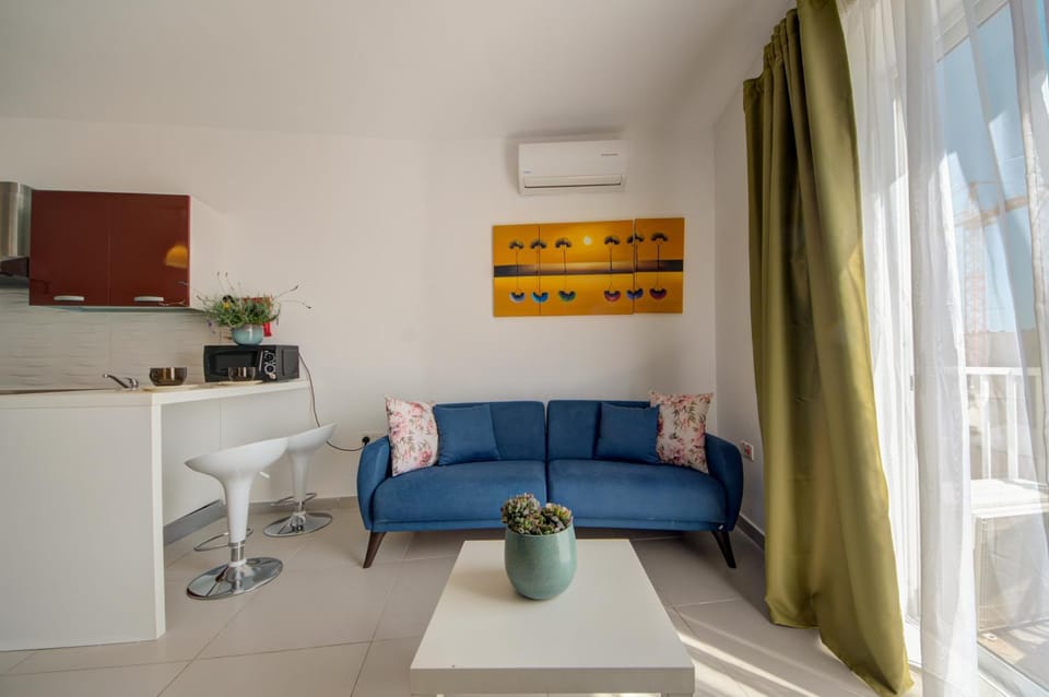 Living room, Quiet street view