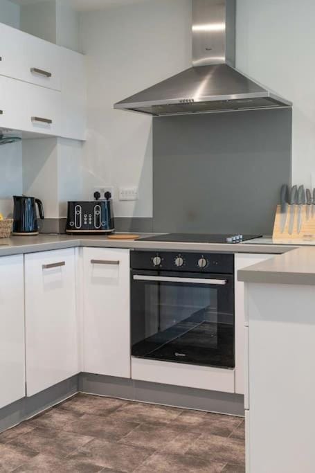 Kitchen or kitchenette, kitchen