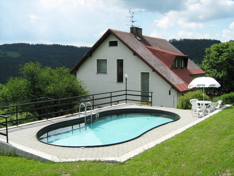 Swimming pool, Swimming pool