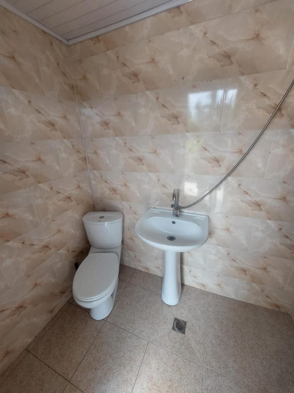 Shower, Toilet