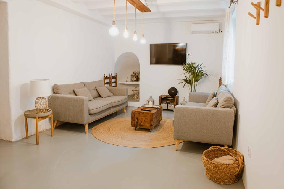 Communal lounge/ TV room, TV and multimedia, Living room, Seating area