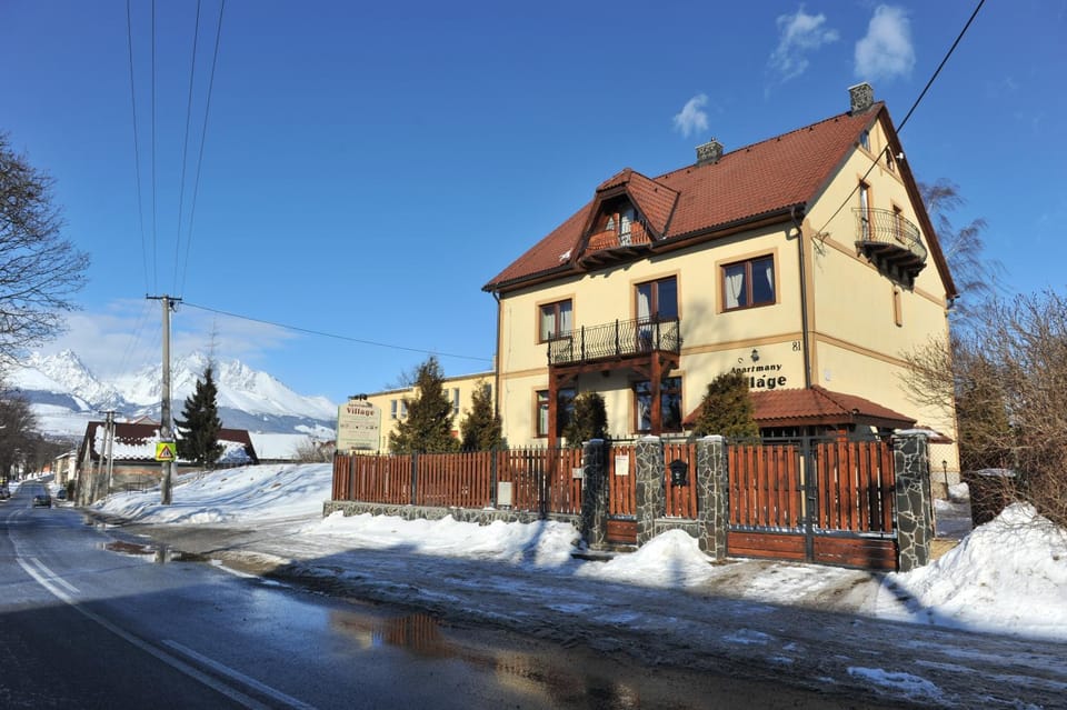 Facade/entrance, Winter, Pets, Mountain view