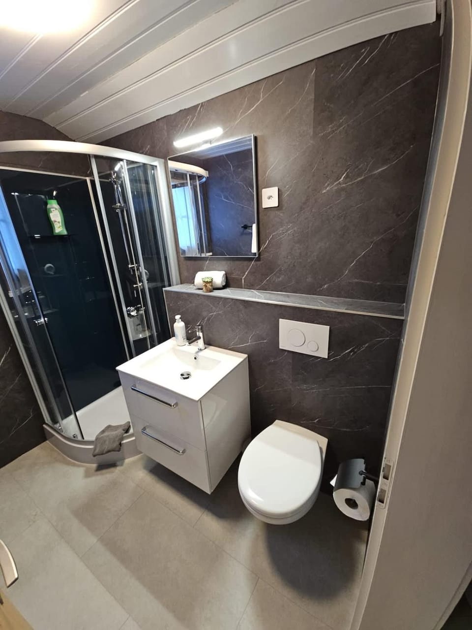 Shower, Toilet, Bathroom