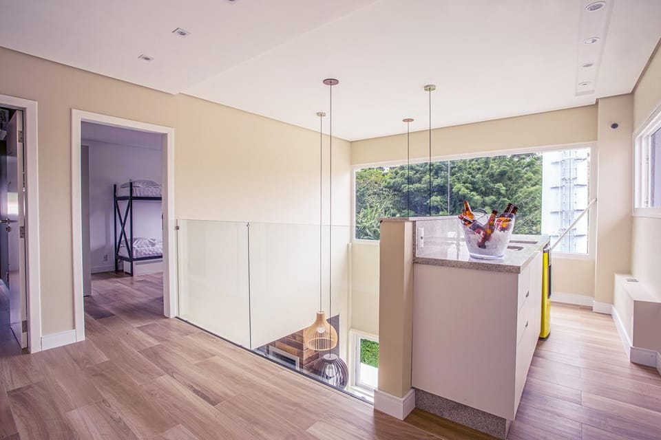Lounge or bar, Swimming pool, Alcoholic drinks