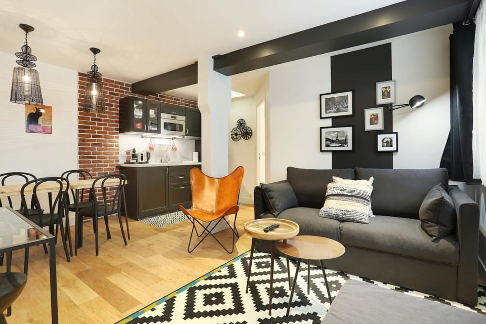 TV and multimedia, Kitchen or kitchenette, Living room, Seating area, Dining area