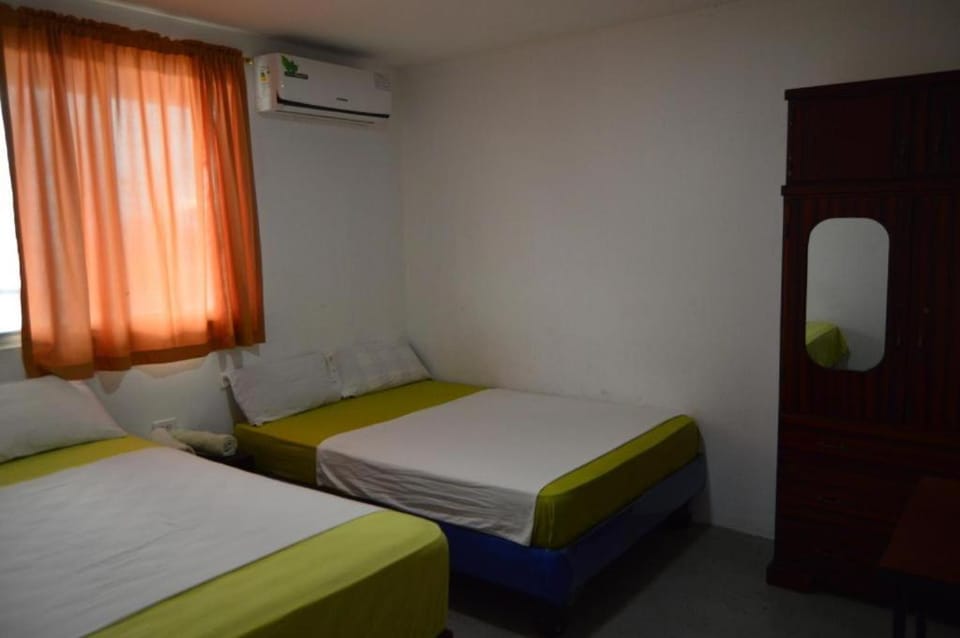 Hostal El Naufrago 1 Bed and Breakfast in Manta