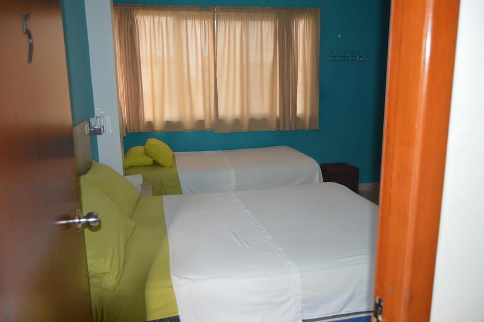 Hostal El Naufrago 1 Bed and Breakfast in Manta