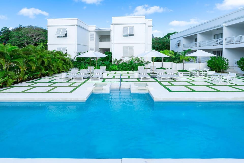 Property building, Day, Garden, Garden view, Pool view, Swimming pool, sunbed