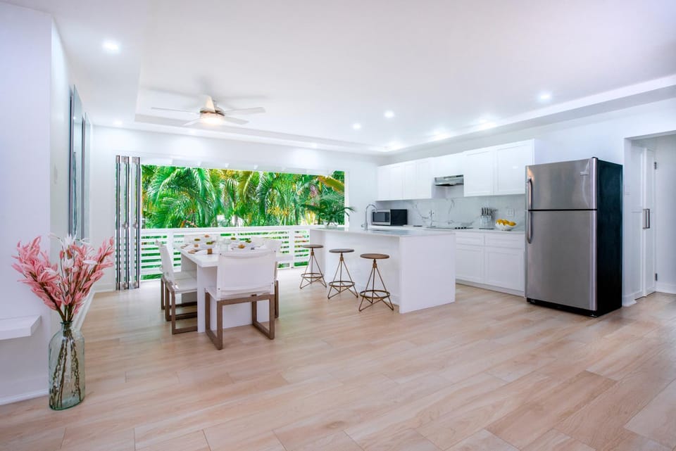 Kitchen or kitchenette, Dining area, dishwasher, oven