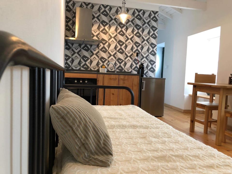 Bed, Coffee/tea facilities, Kitchen or kitchenette, Dining area, Bedroom