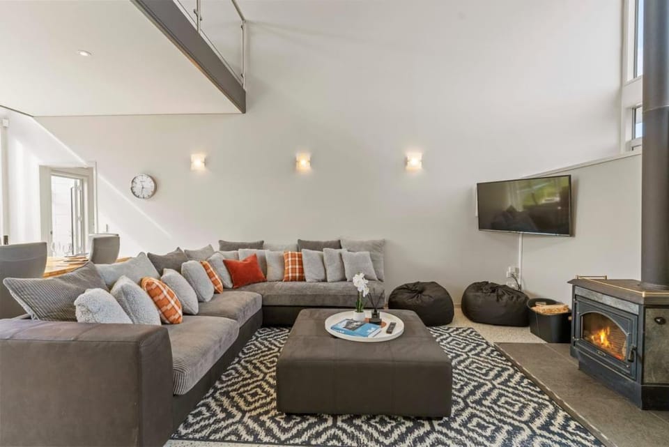 Lake Taupo Gem House in Taupo