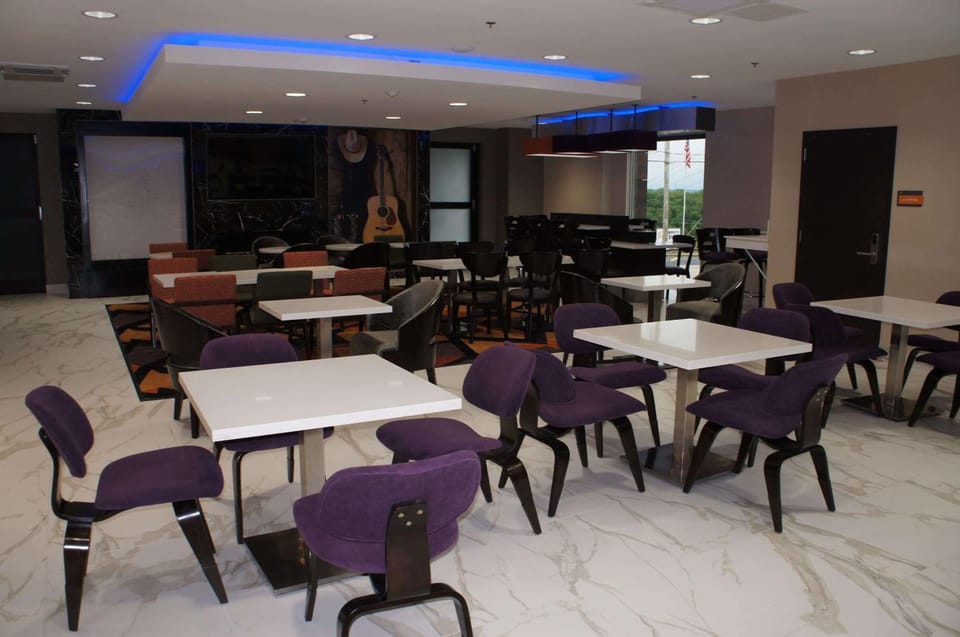 Restaurant/places to eat, Dining area, On site