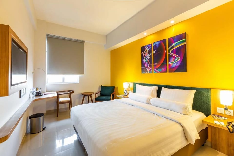 Bed, TV and multimedia, Bedroom