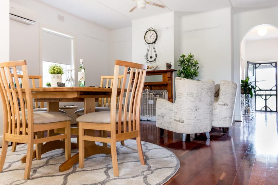 Living room, Seating area, Dining area, fireplace, air conditioner