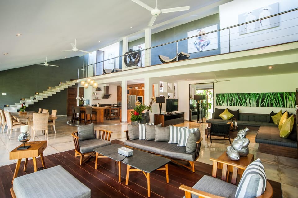TV and multimedia, Kitchen or kitchenette, Living room, Dining area