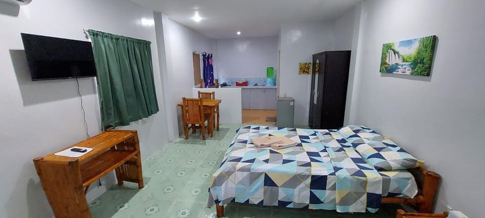 Bed, TV and multimedia, Bedroom, hair dresser