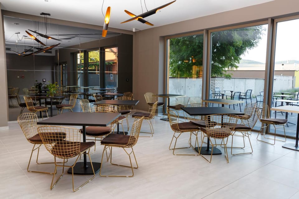 Communal lounge/ TV room, Garden, Balcony/Terrace, Lobby or reception, Lounge or bar