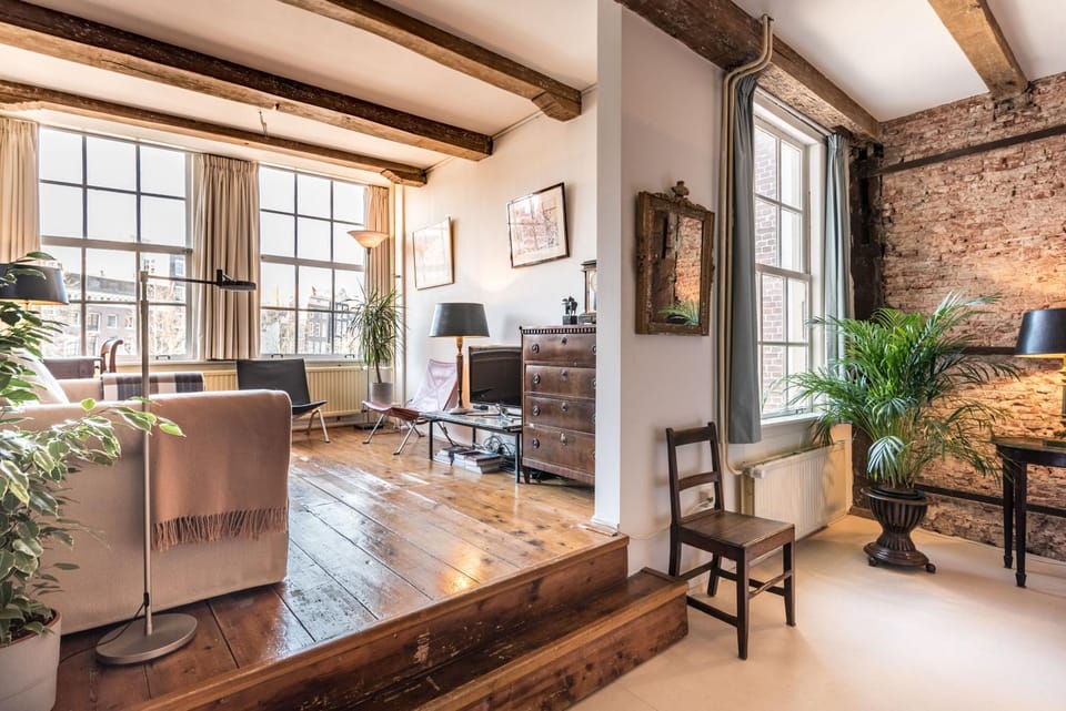 Classy Room 17th C Canalhouse Bed and Breakfast in Amsterdam