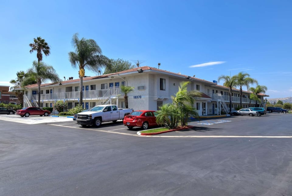 Property building, Day, Lobby or reception, On site, Time of day