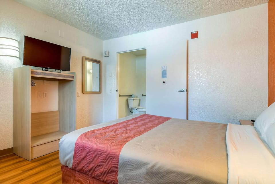 Toilet, Bathroom, TV and multimedia, Bedroom, On site