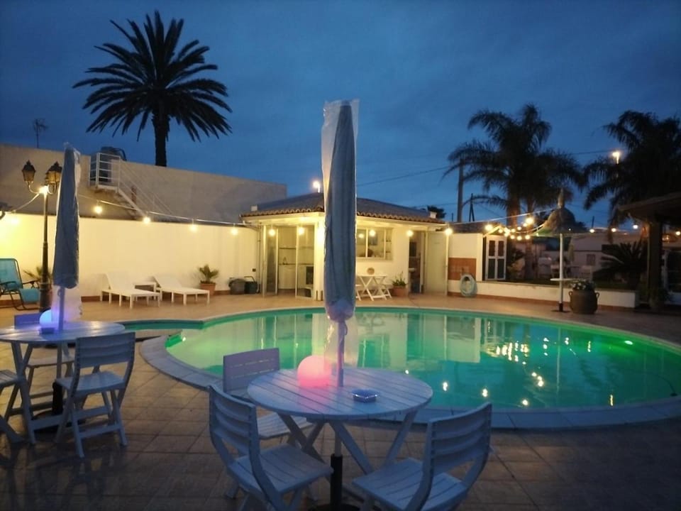 Swimming pool