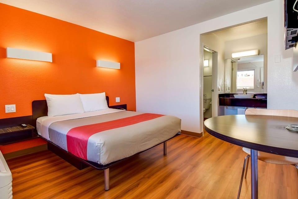 Toilet, Bathroom, TV and multimedia, Bedroom, On site