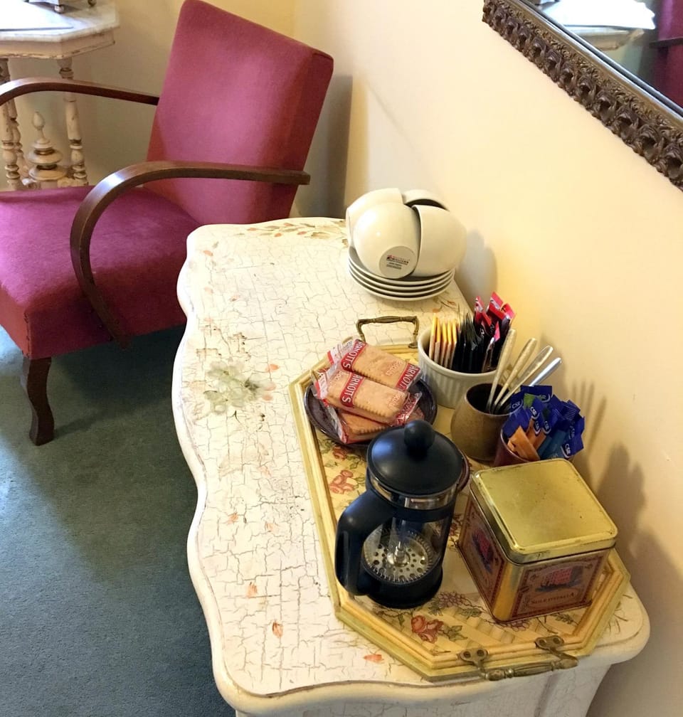 The Chalet Guesthouse And Studio Bed and Breakfast in Medlow Bath