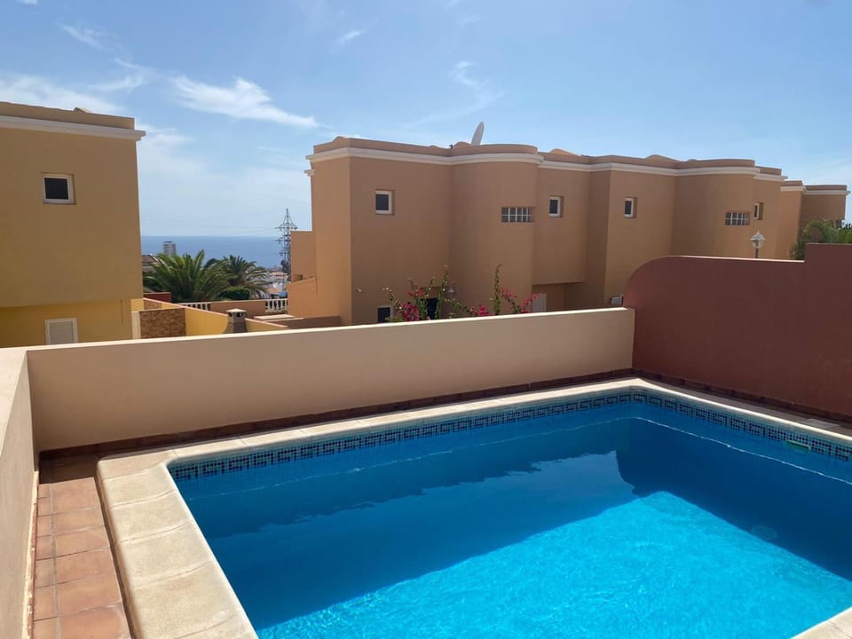 Pool view, Sea view