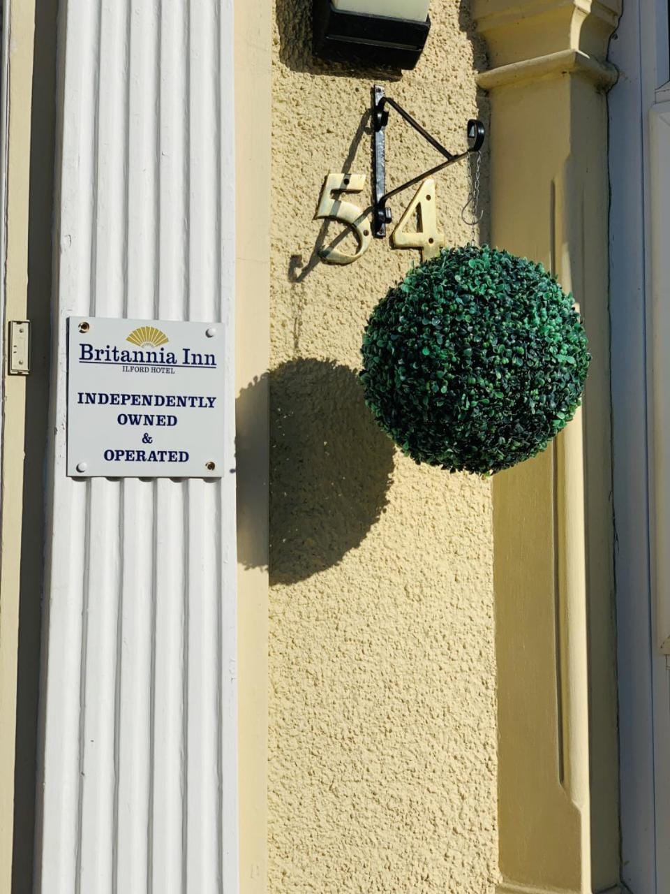 Facade/entrance, Property logo or sign, Street view, Certificate/Award