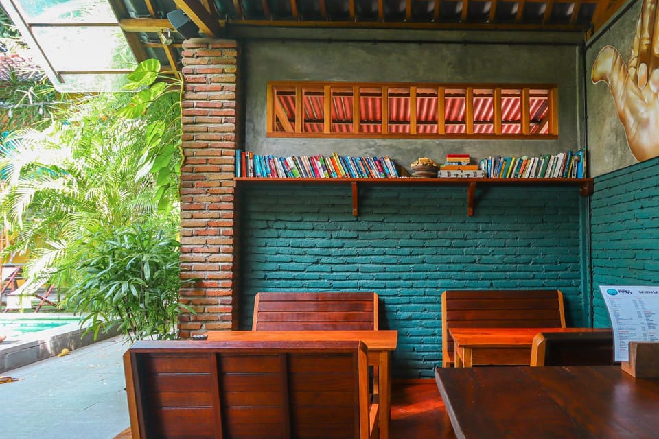 Restaurant/places to eat, Lounge or bar