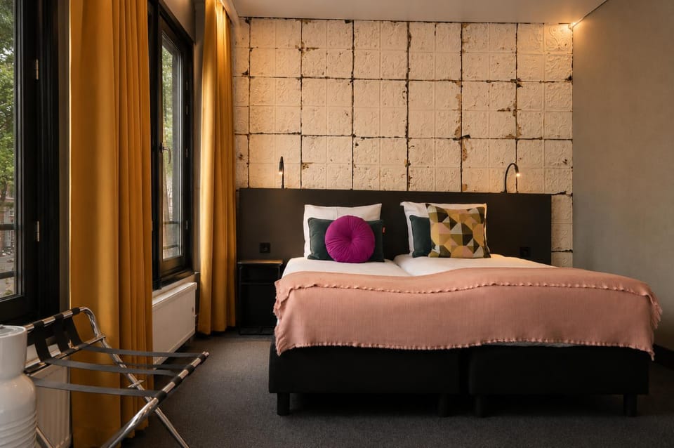 Bed, View (from property/room), Bedroom, City view