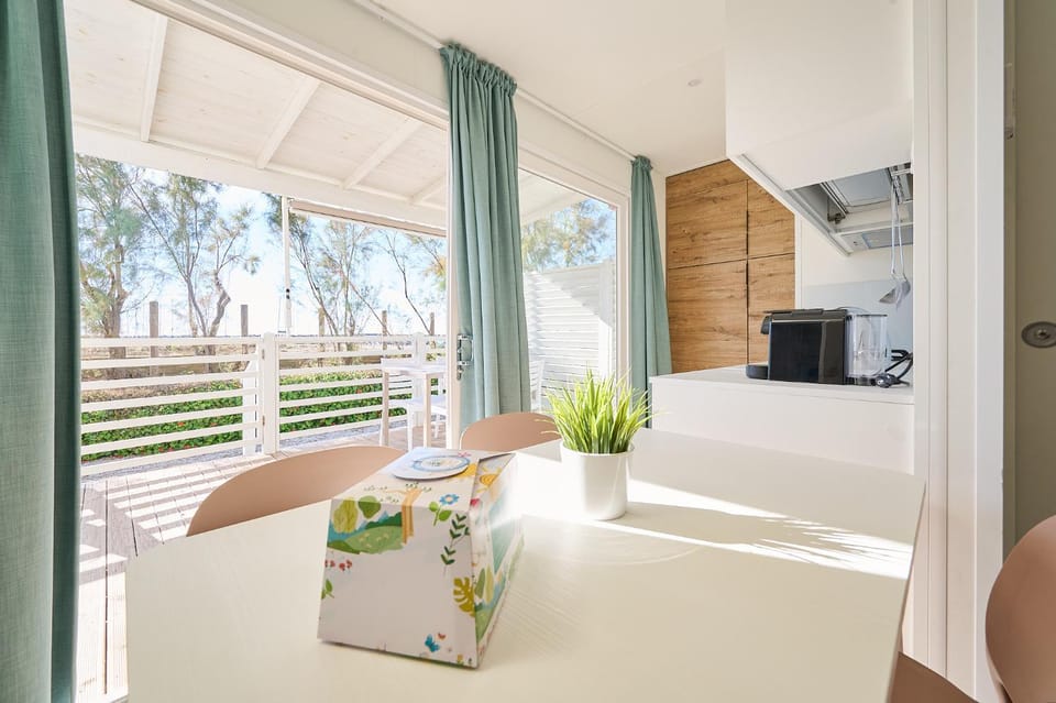 Balcony/Terrace, Kitchen or kitchenette, Seating area, Dining area