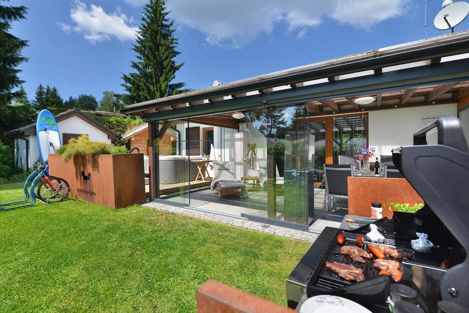 Natural landscape, BBQ facilities, Hot Tub, Balcony/Terrace