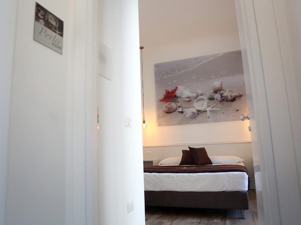 Bed, Photo of the whole room, Decorative detail